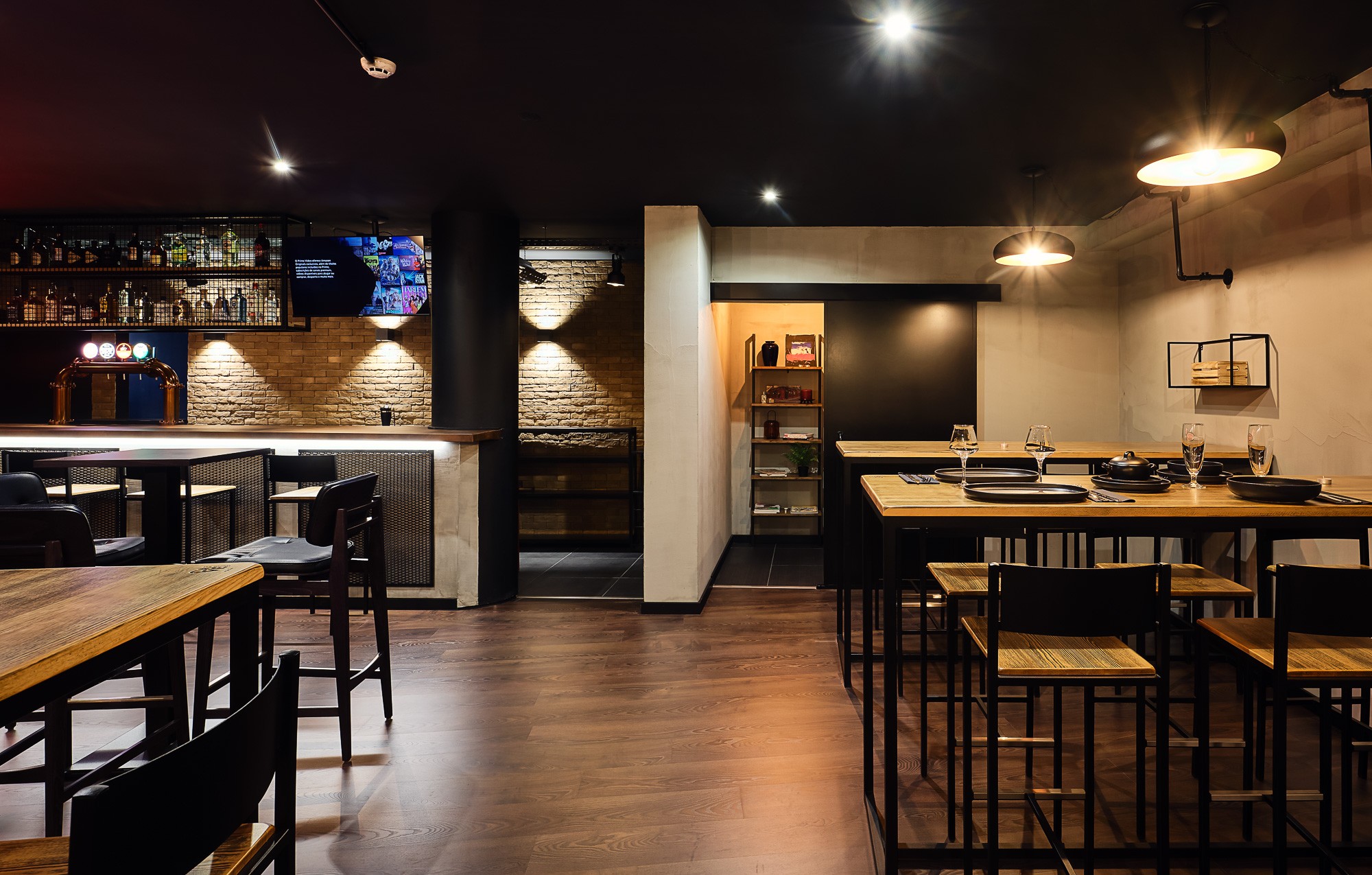 Ambiente reservado da CAVE Lounge